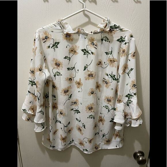 Ann Taylor Bell Sleeve‎ Top NWT - Picture 2 of 4